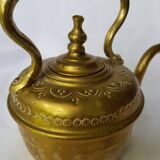 Théière vintage en laiton