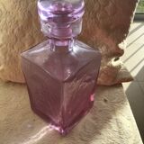 Liquor decanter with parma colored cap