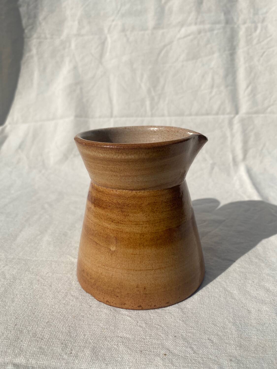 Small stoneware pitcher / saucier