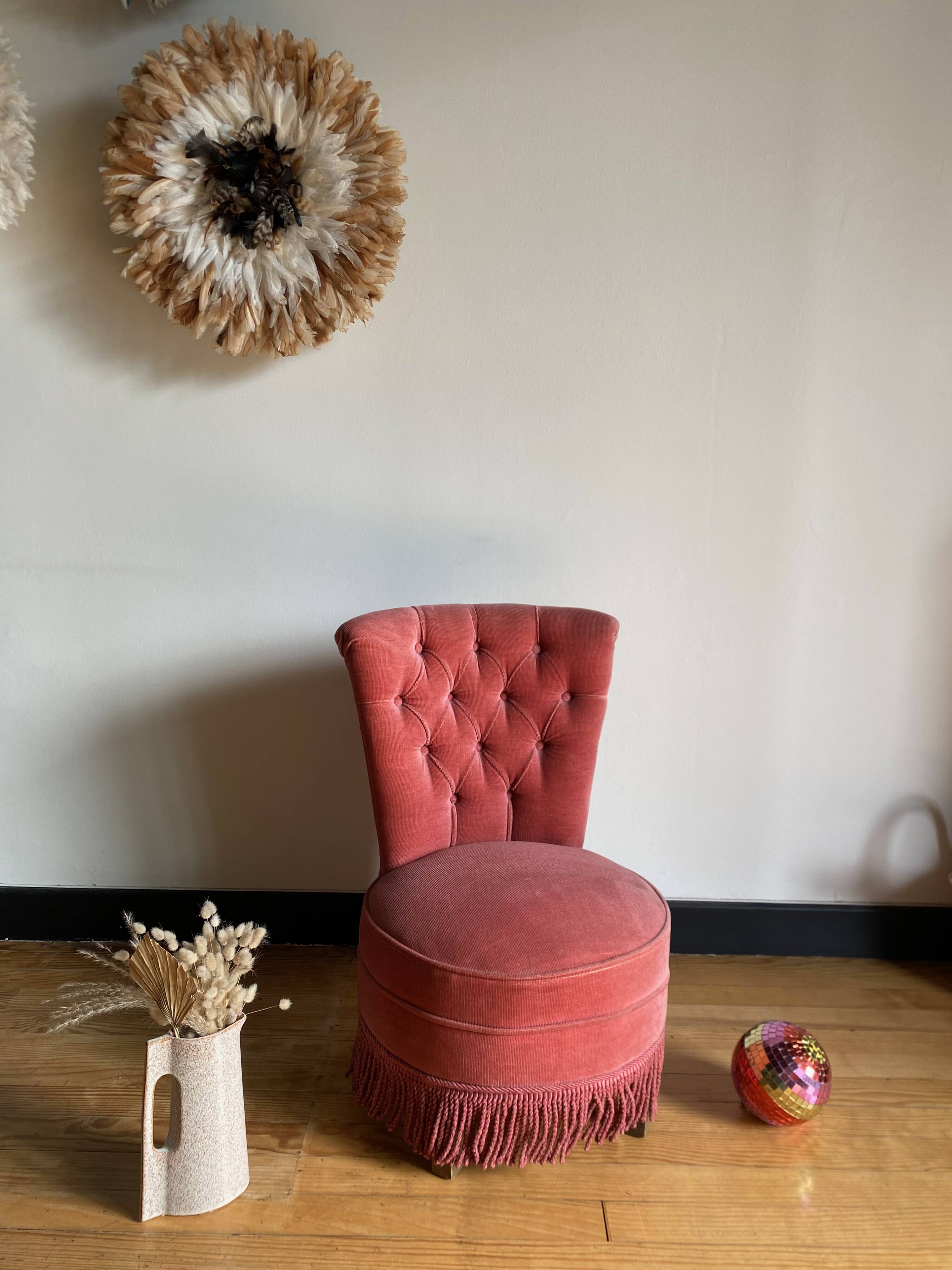 Mariette pink toad fireside chair