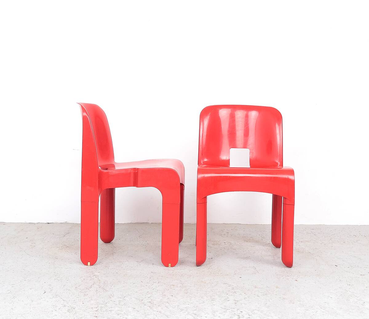 Joe Colombo red universale chairs for Kartell, 1960s
