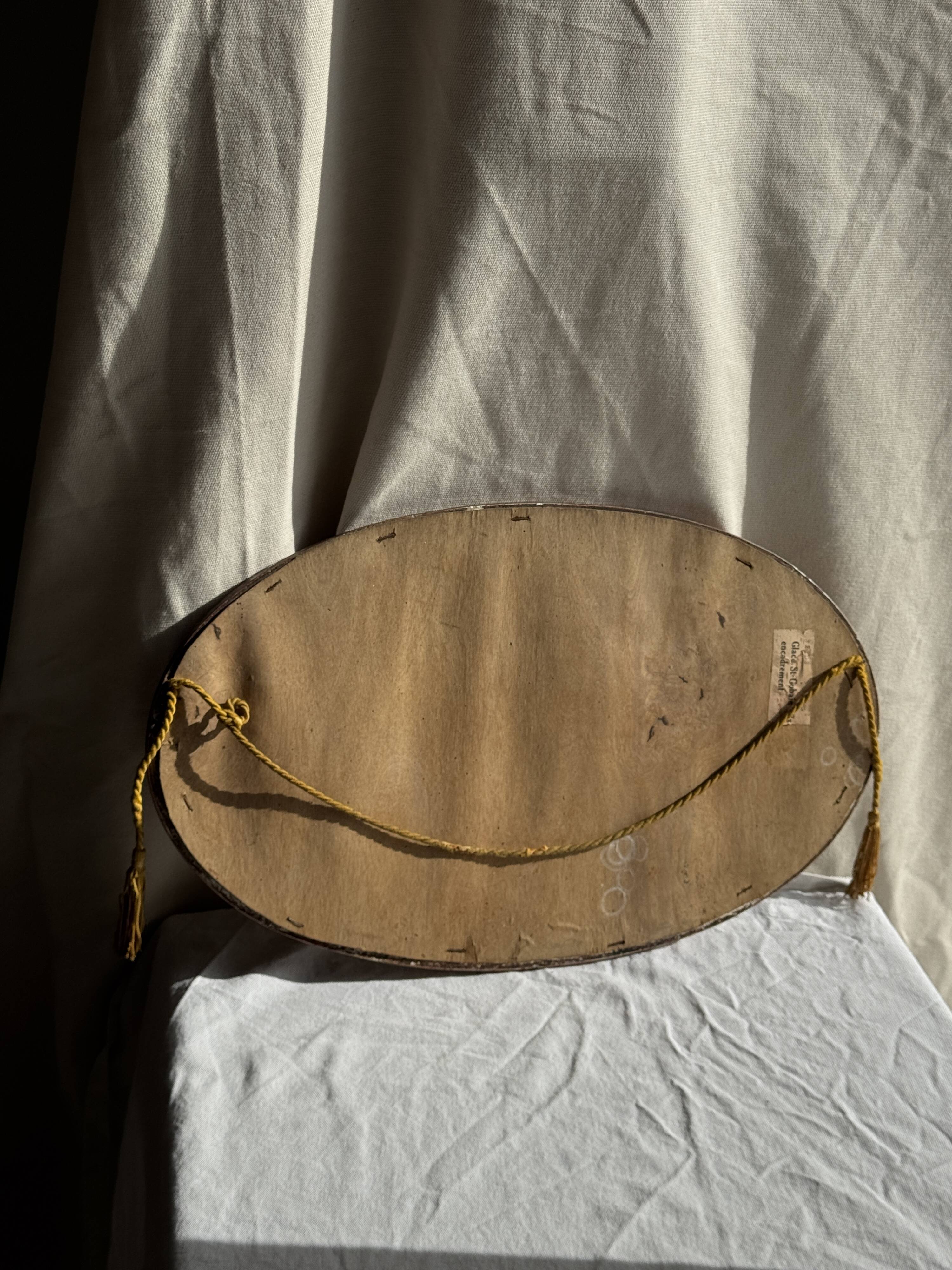 Small oval Art Deco mirror in brown and gold 33x54.