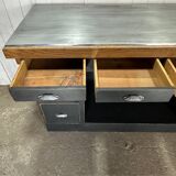 Zinc bar counter