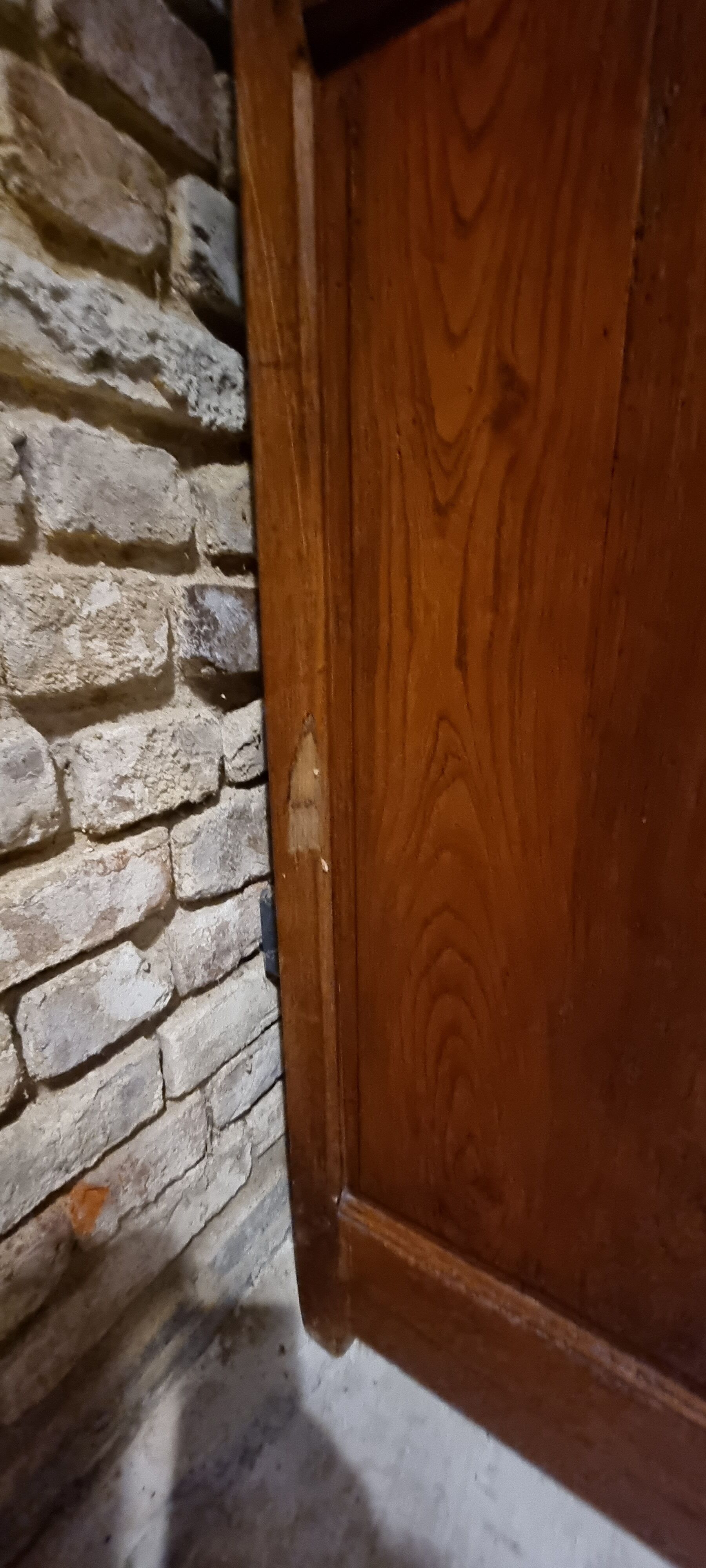 Wardrobe in solid wood