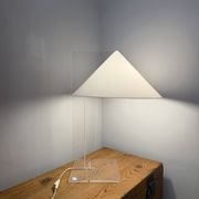 Lampe à poser design minimaliste Harco Loor en plexiglass et perspex