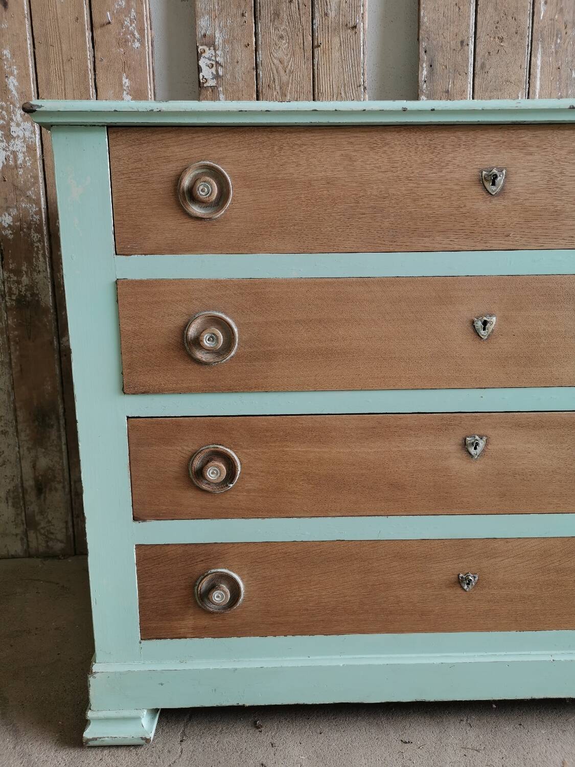 Antique chest of drawers