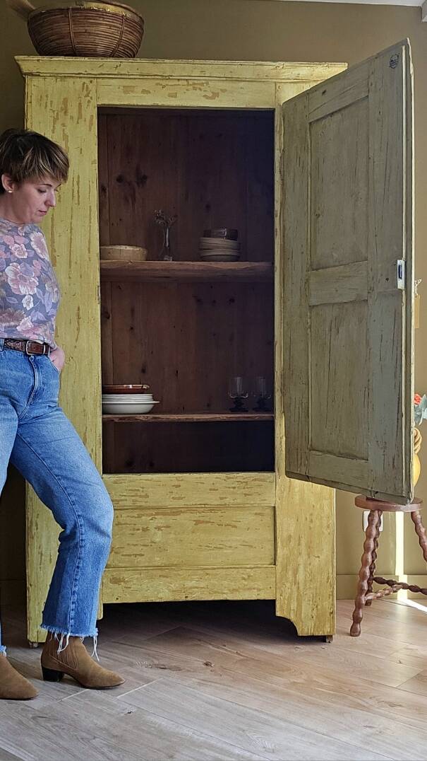 19th-century bonnetière wardrobe | Claudia