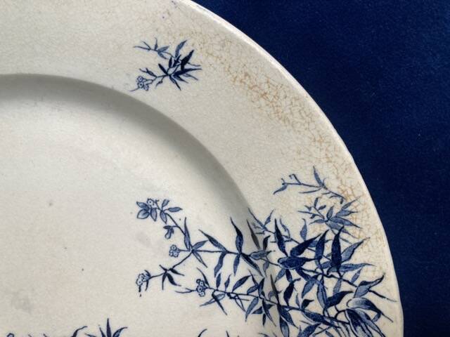 GIEN iron earth dish Goldfinches model