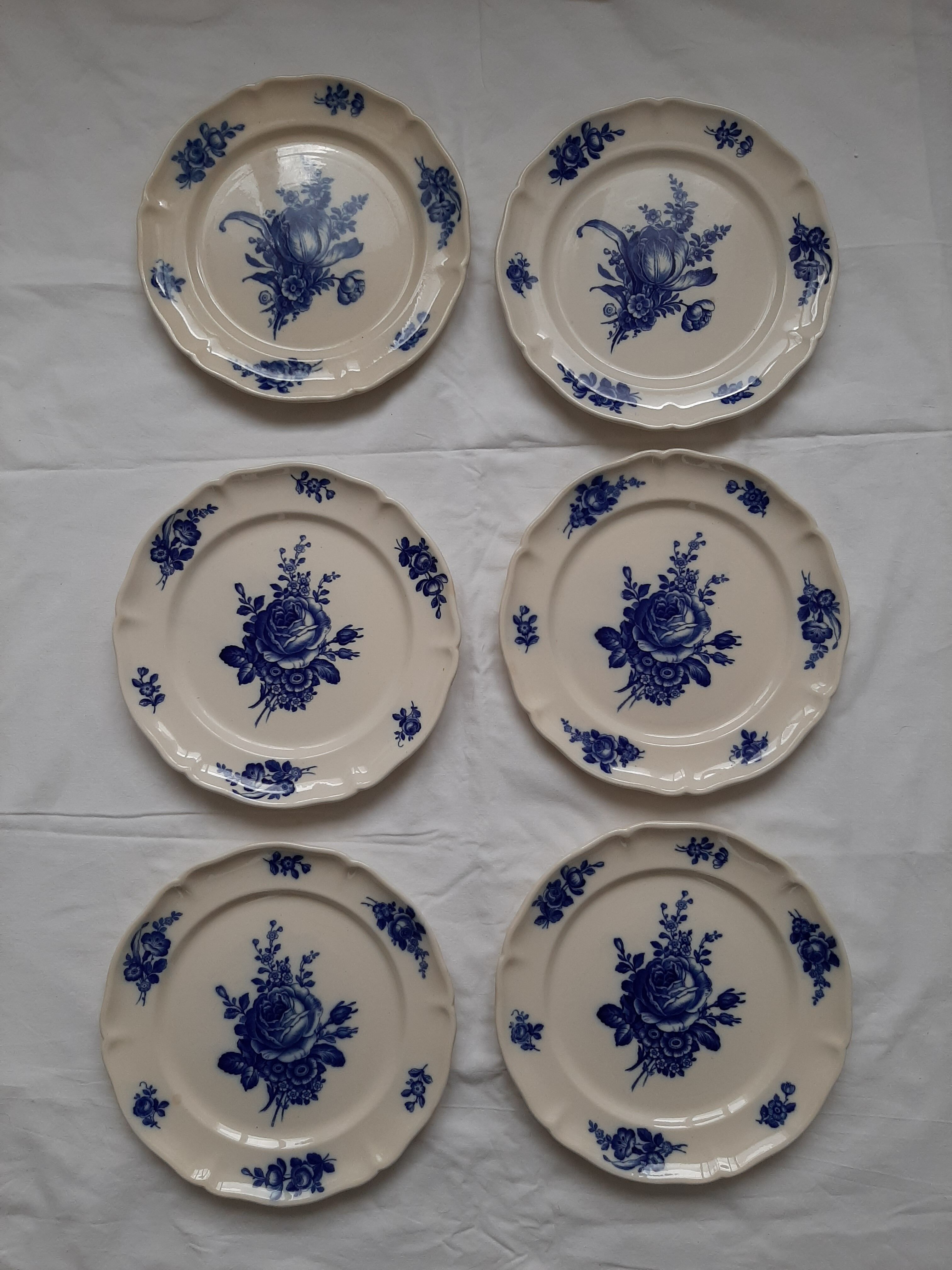 Ancient plates Blue flowers