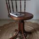 Fauteuil de bureau pivotant en bois années 20