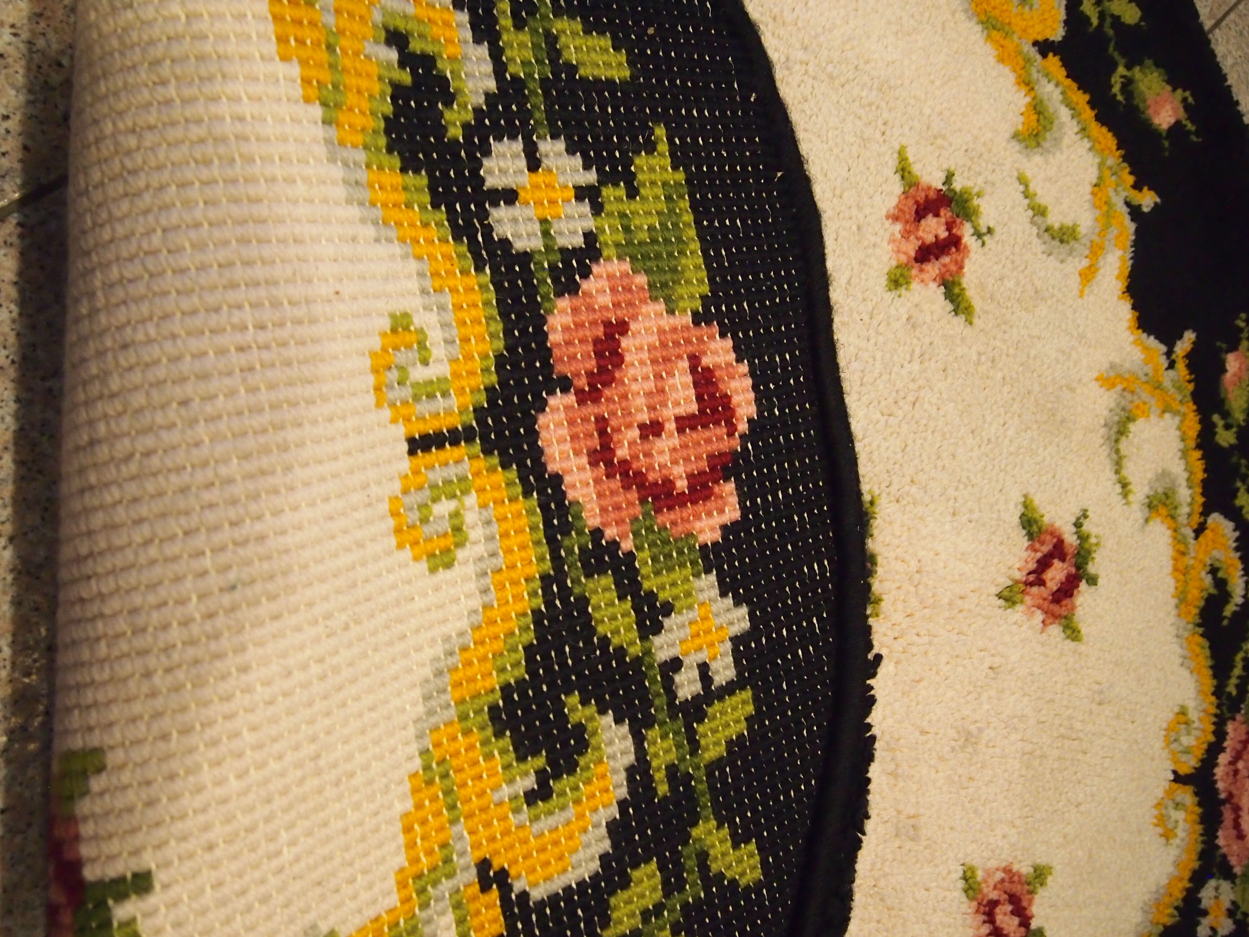 Wool round carpet, 150cm