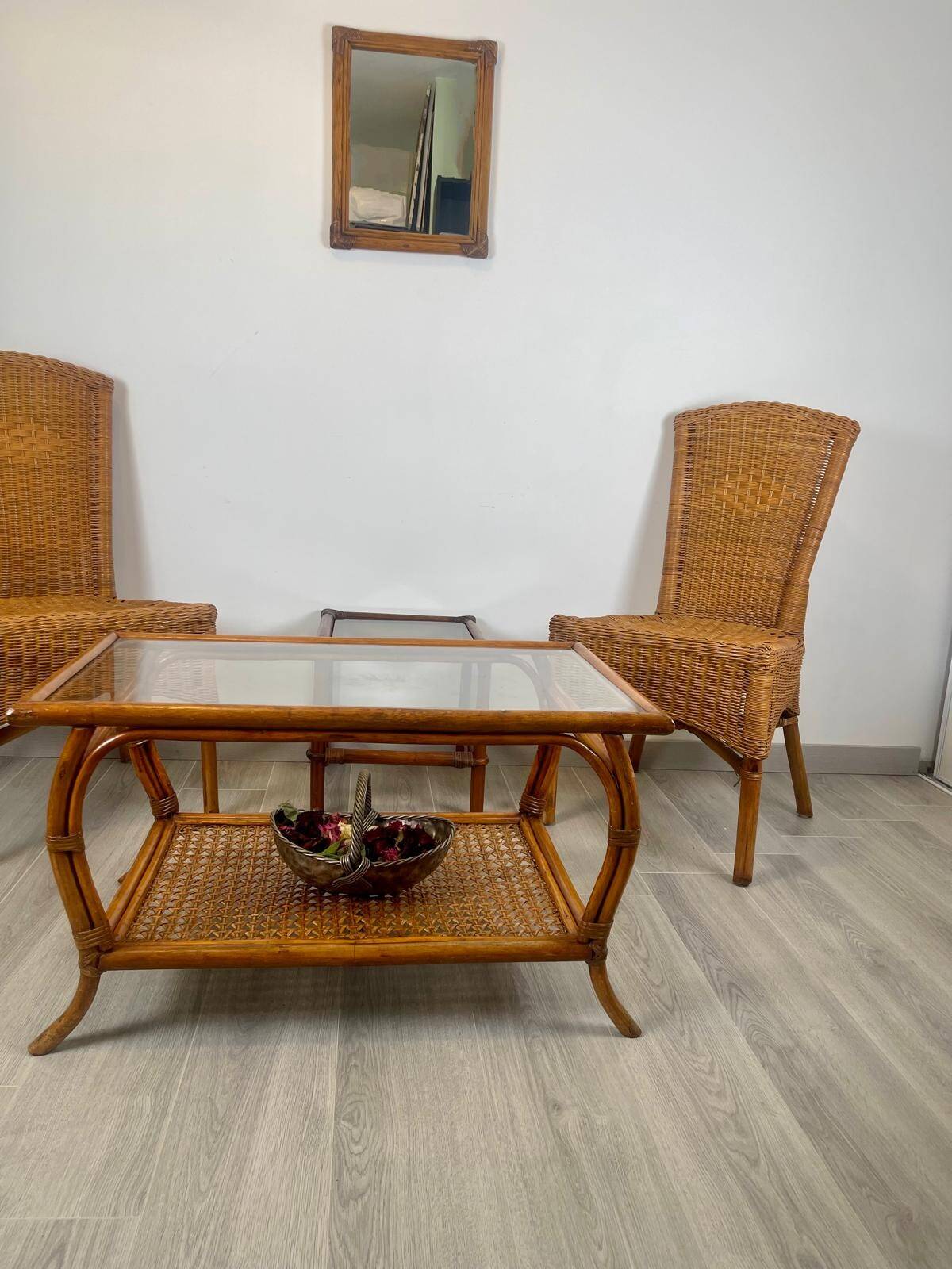 Vintage rattan & glass coffee table – 86 cm – authentic charm