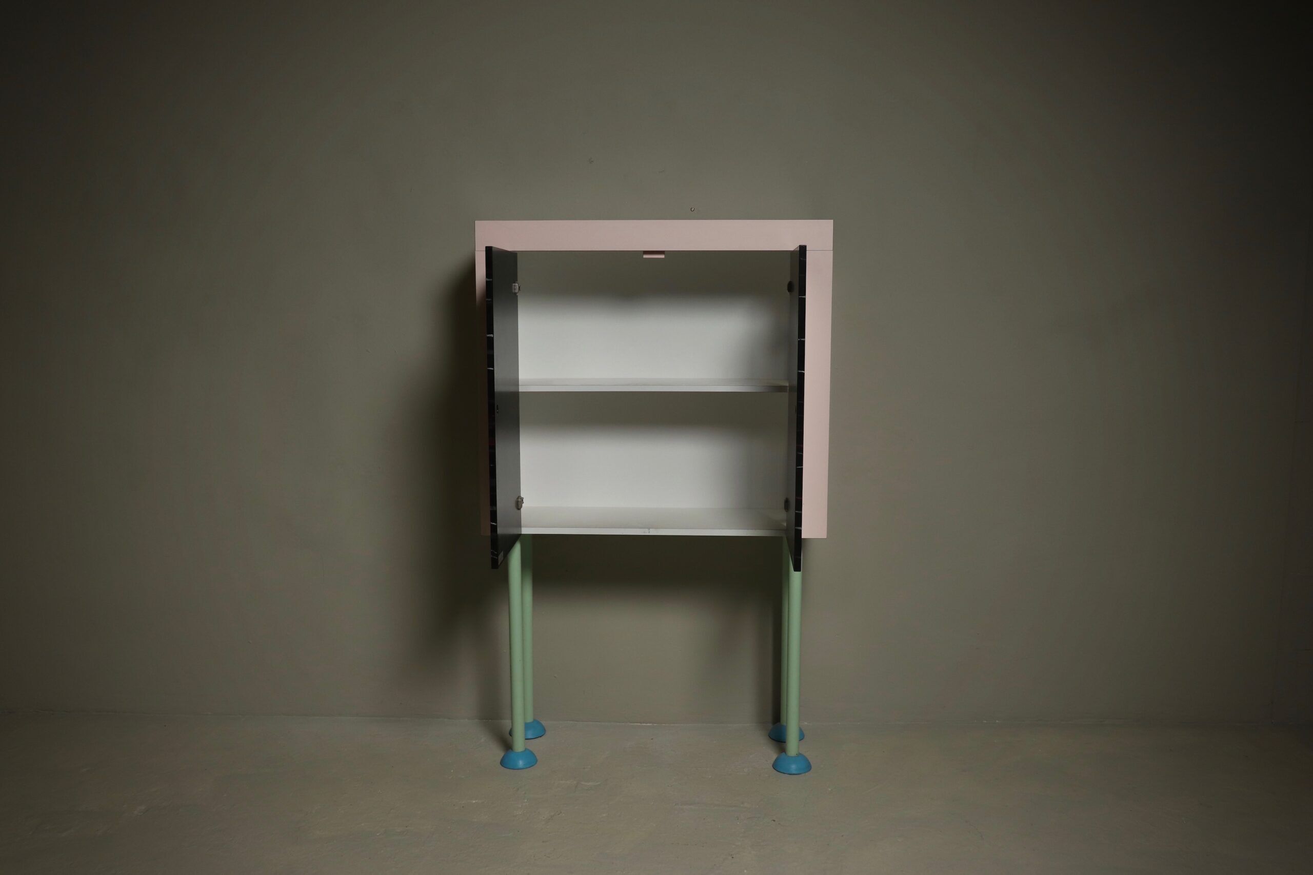 Memphis style cabinet by Dutch architect Wim Hofman 1980s