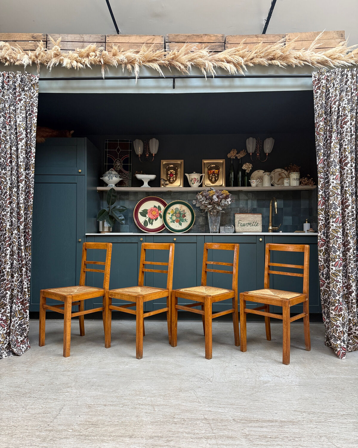 Set of 4 vintage rush chairs