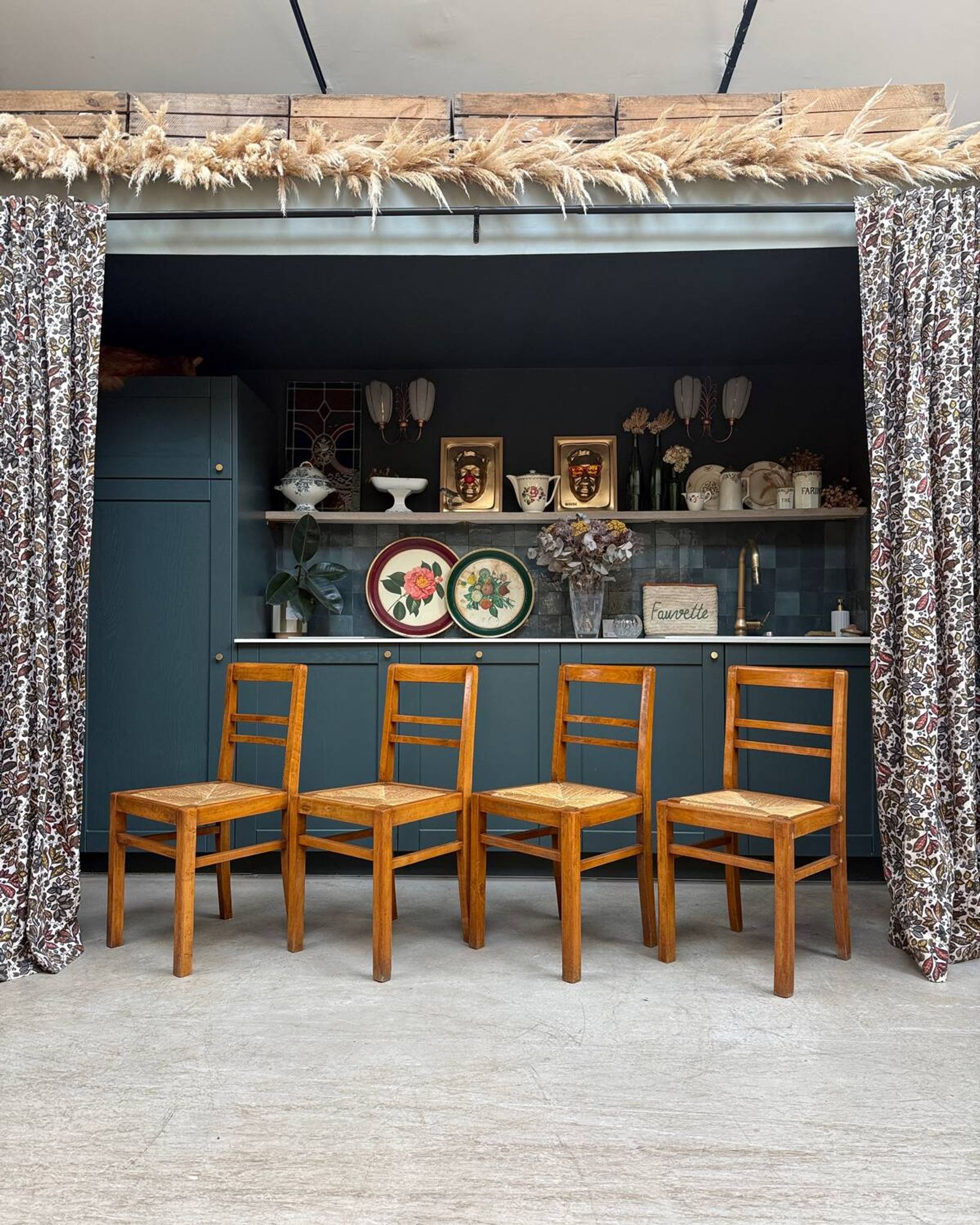 Set of 4 vintage rush chairs