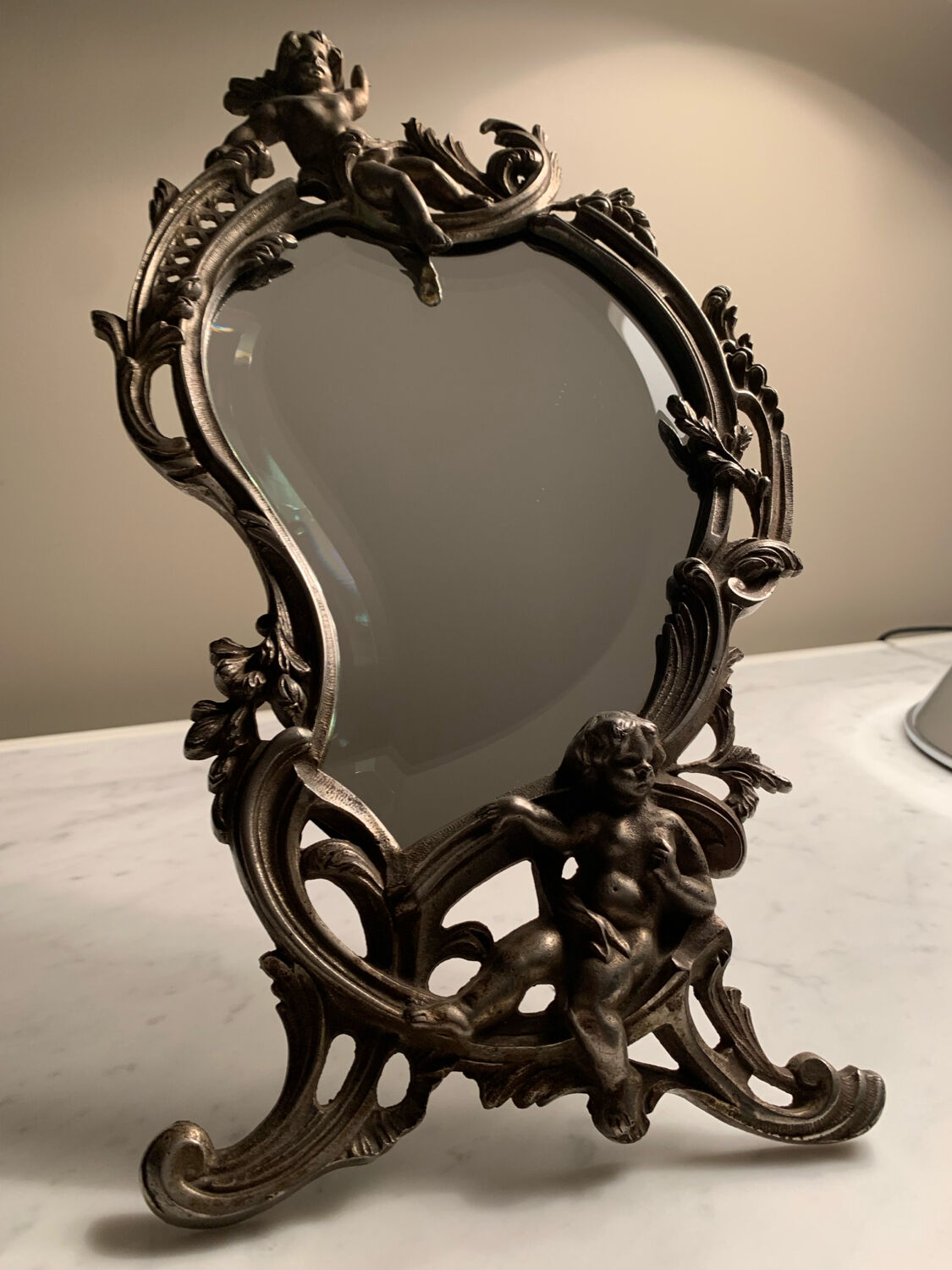 Freestanding mirror
