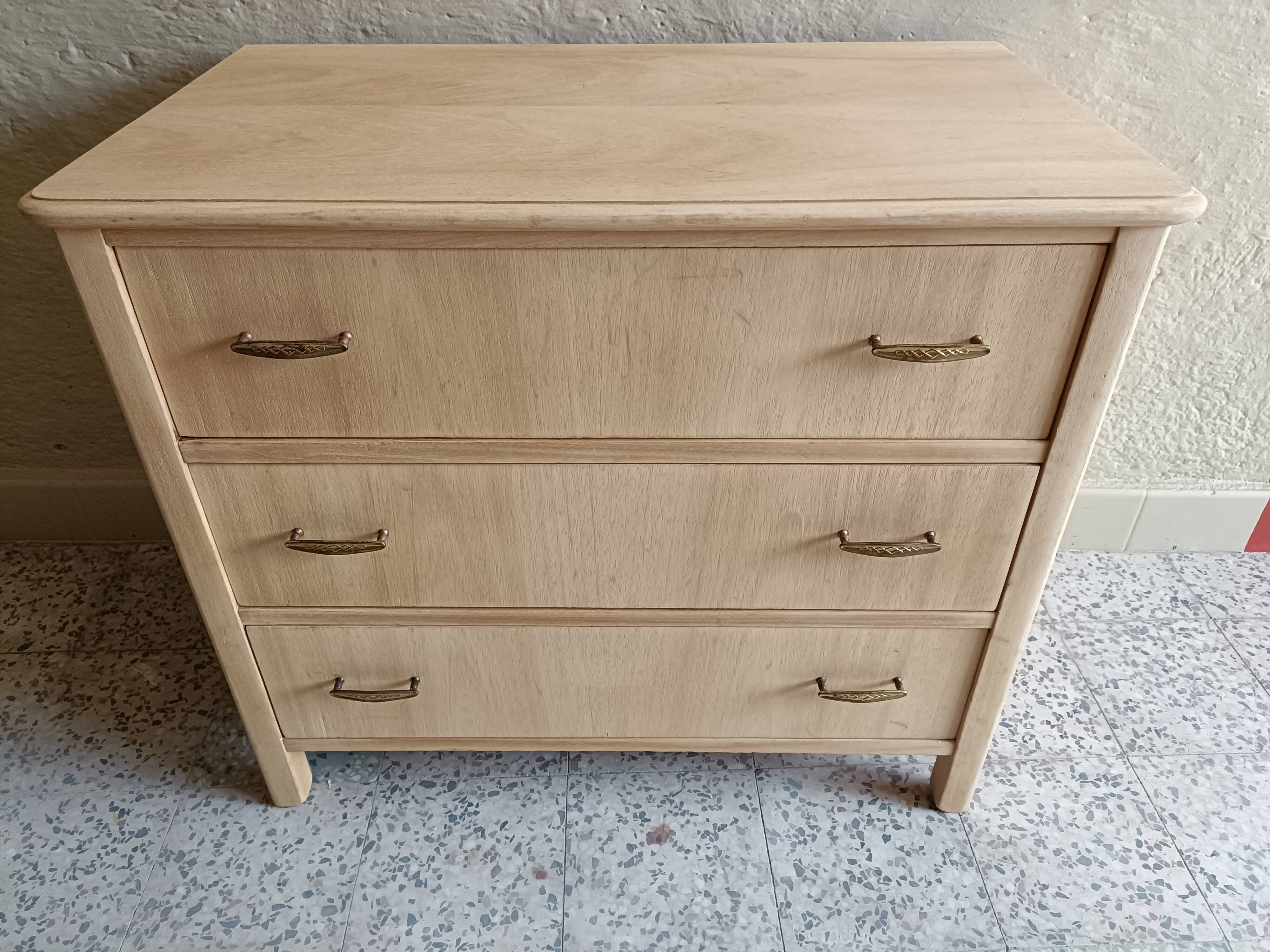 Commode 3 tiroirs rénovée pour chambre d'enfant