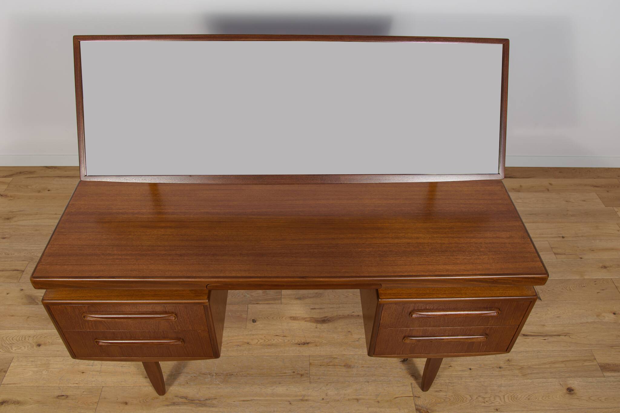 Coiffeuse du milieu du siècle par Victor Wilkins pour G-Plan, Royaume-Uni, 19