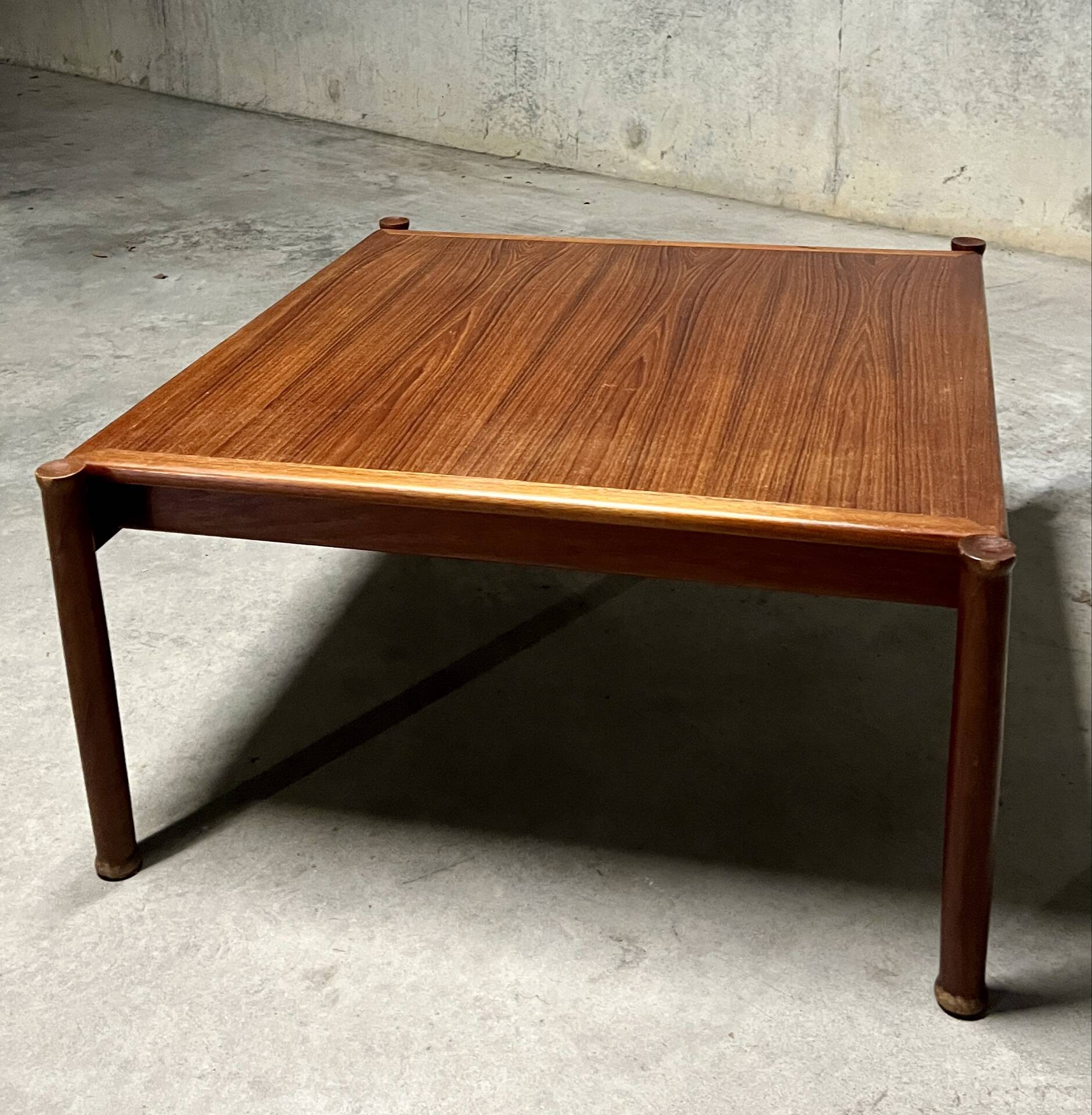 Table basse en teck scandinave années 60