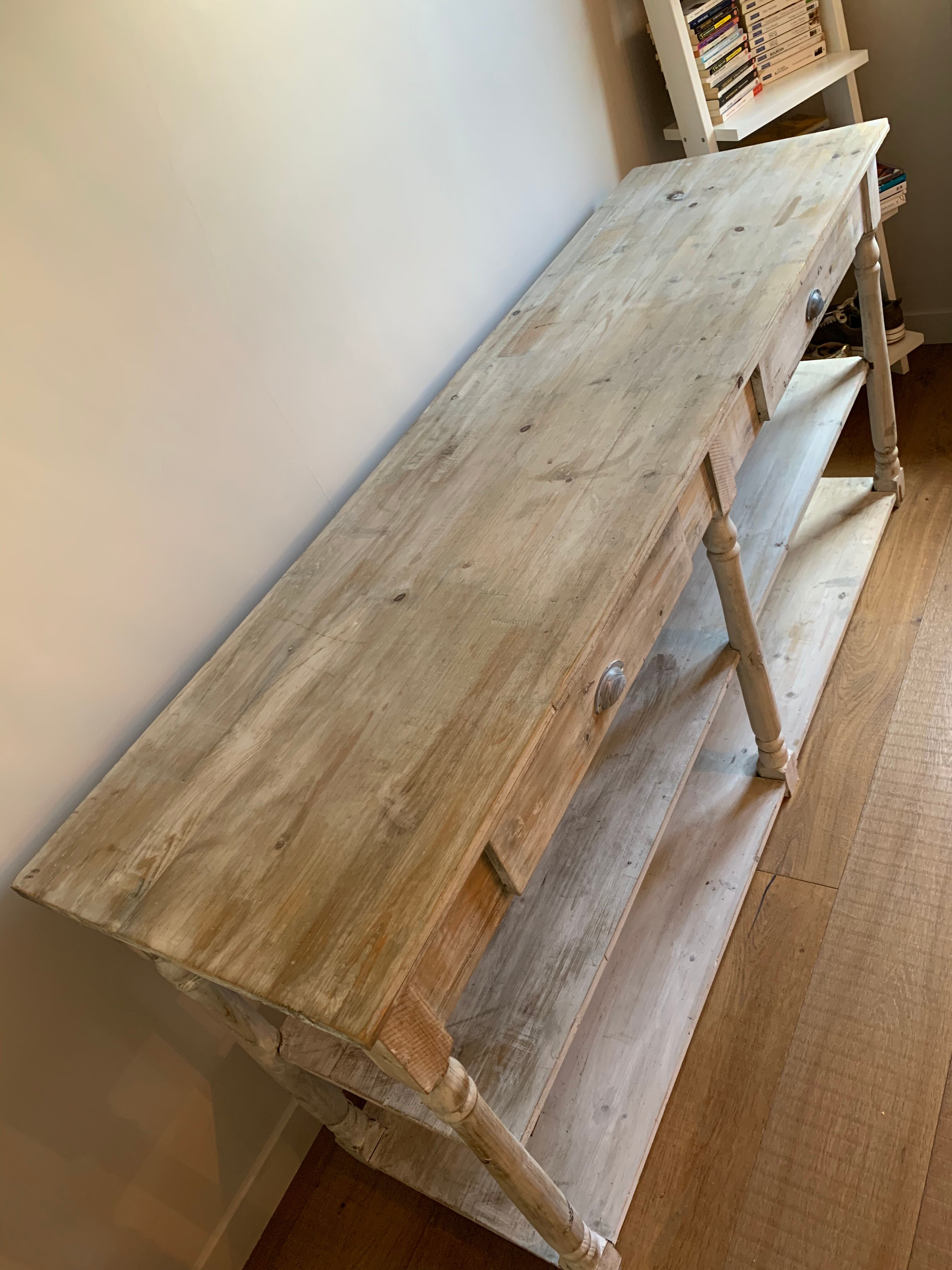 Console in lacquered wood