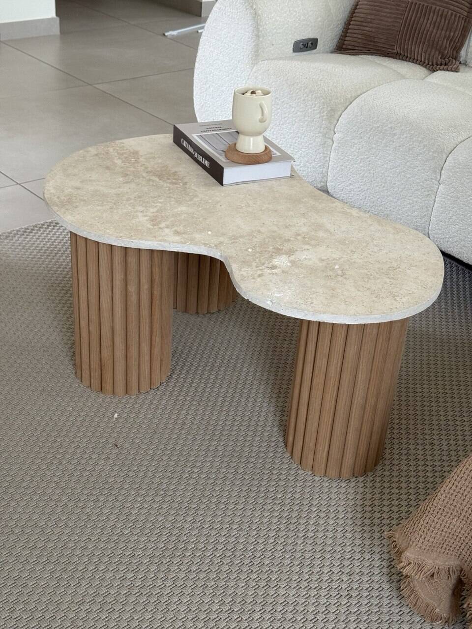 "Pear" coffee table in travertine and fluted wood | raw oak | 3 legs