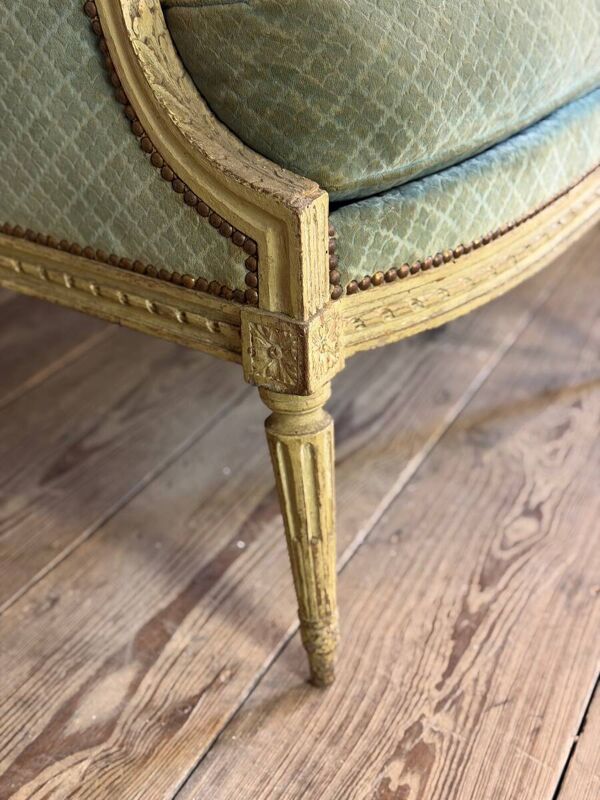 Banquette Louis XVI en bois sculpté et peint vert clair, XVIIIème siècle