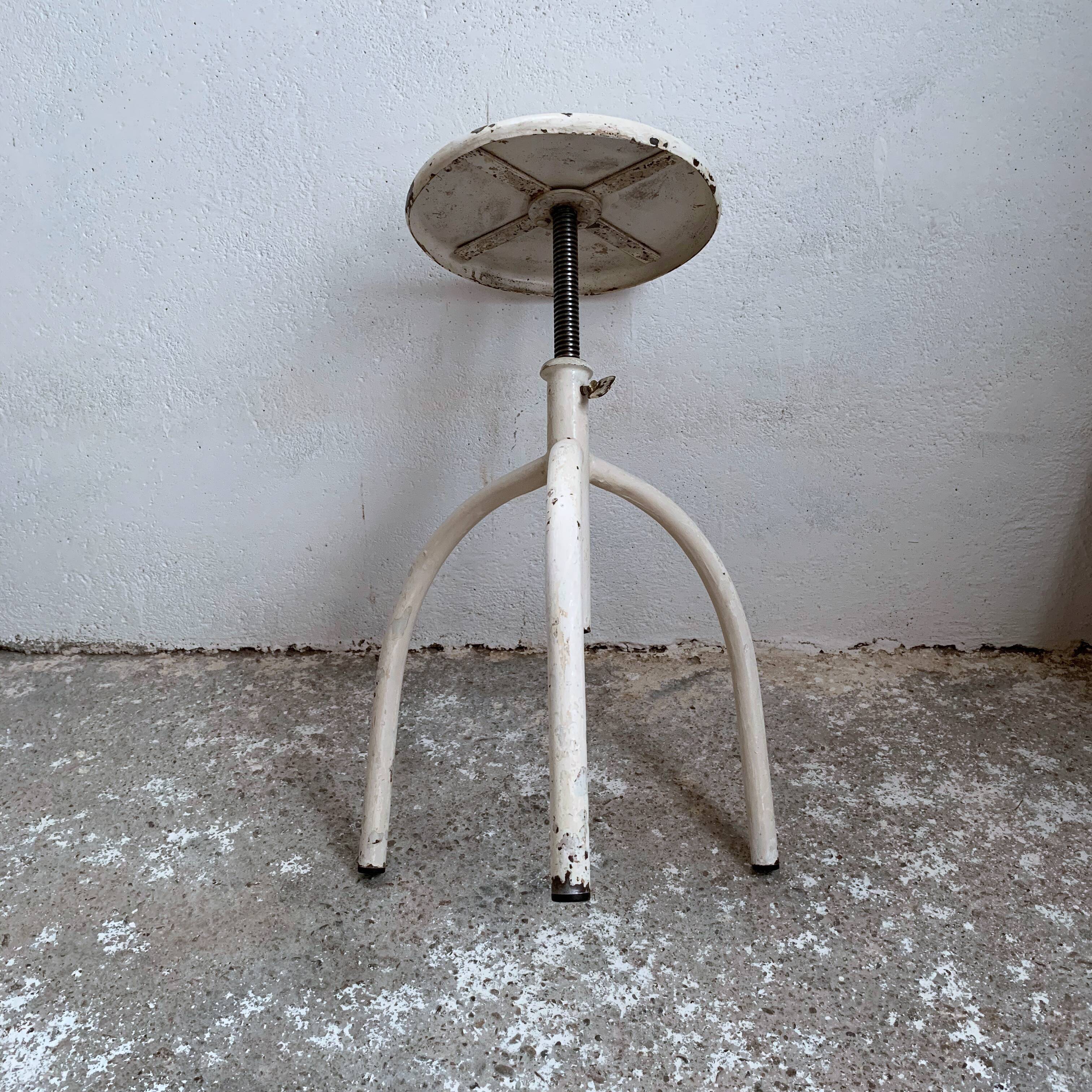 Adjustable tripod tripod workshop stool