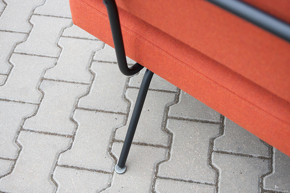 Sofa model 32 designed by Florence Knoll for Knoll International