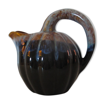 Pitcher in faience
