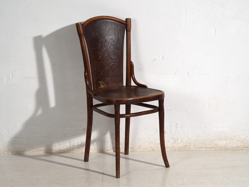 Set of 2 antique bentwood chairs by Thonet – Central Europe, circa 1900-1920