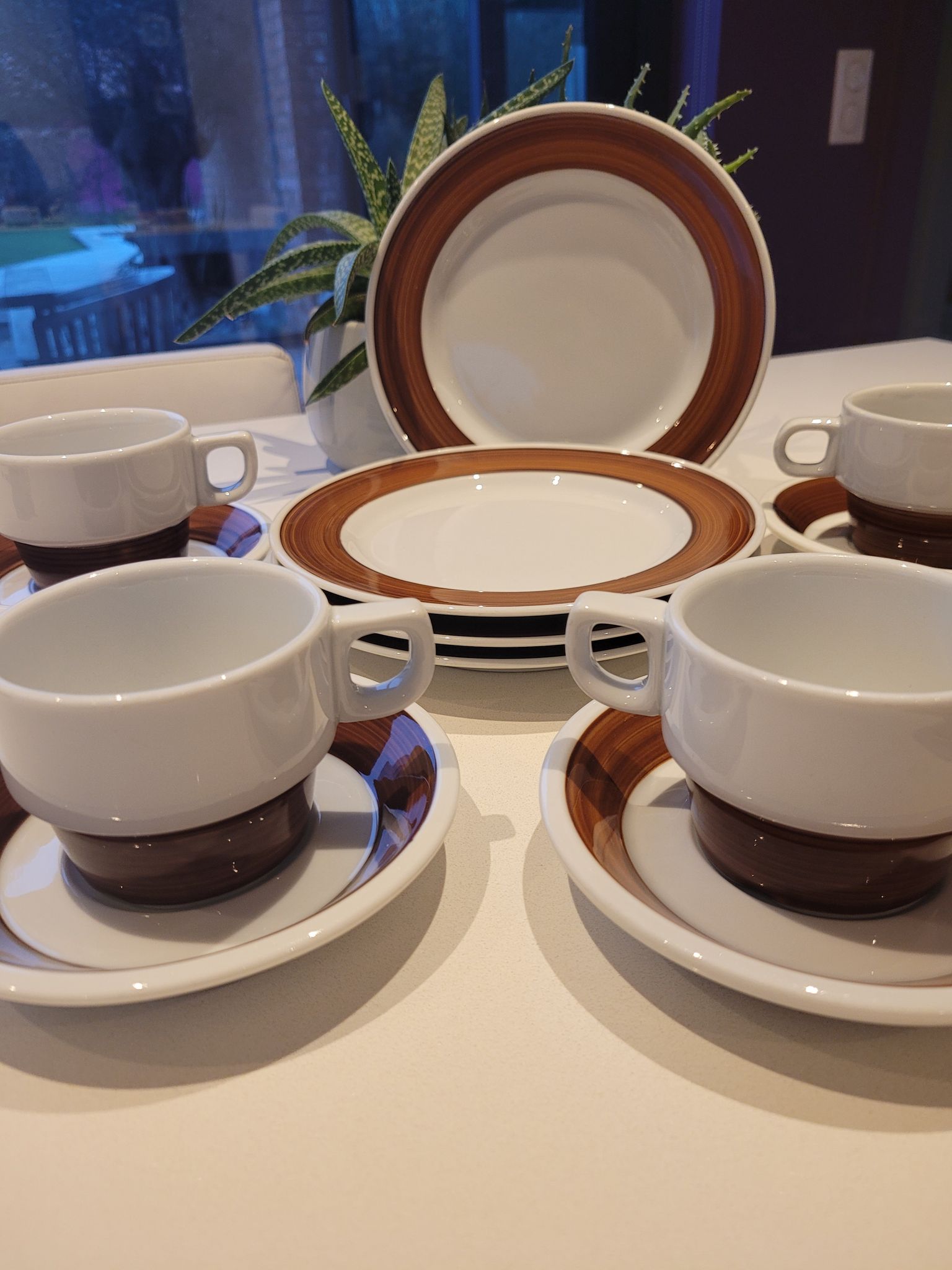 4 tasses, et assiettes à dessert MOSA Maastricht Holland