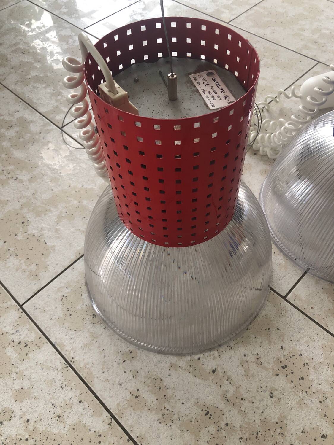 3 suspensions industrielles oktalite