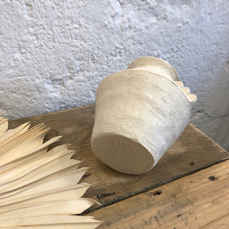 White ear vase - Cassandre Bouilly