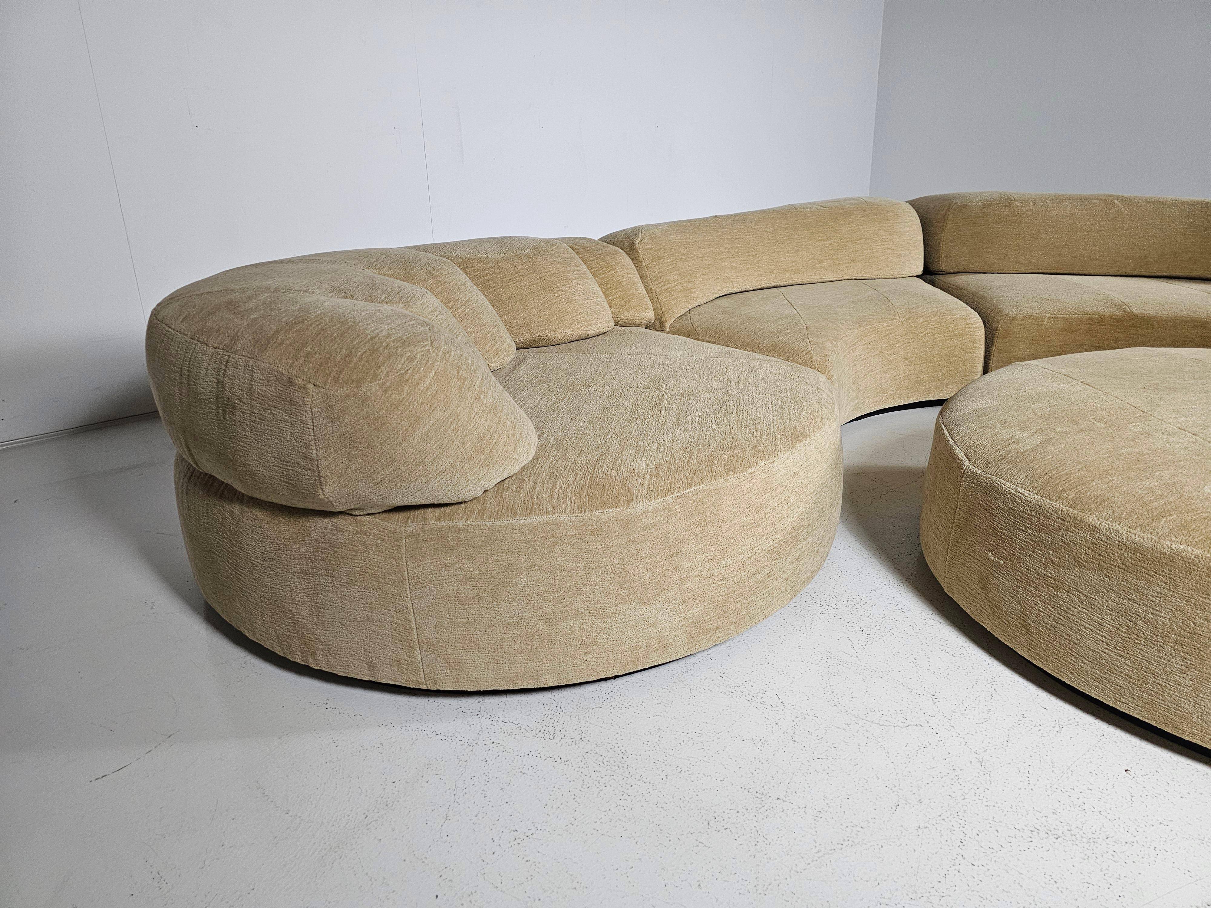 Modular 'Landscape' canapé in beige chenille by Hans Hopfer for Roche Bobois, 1970