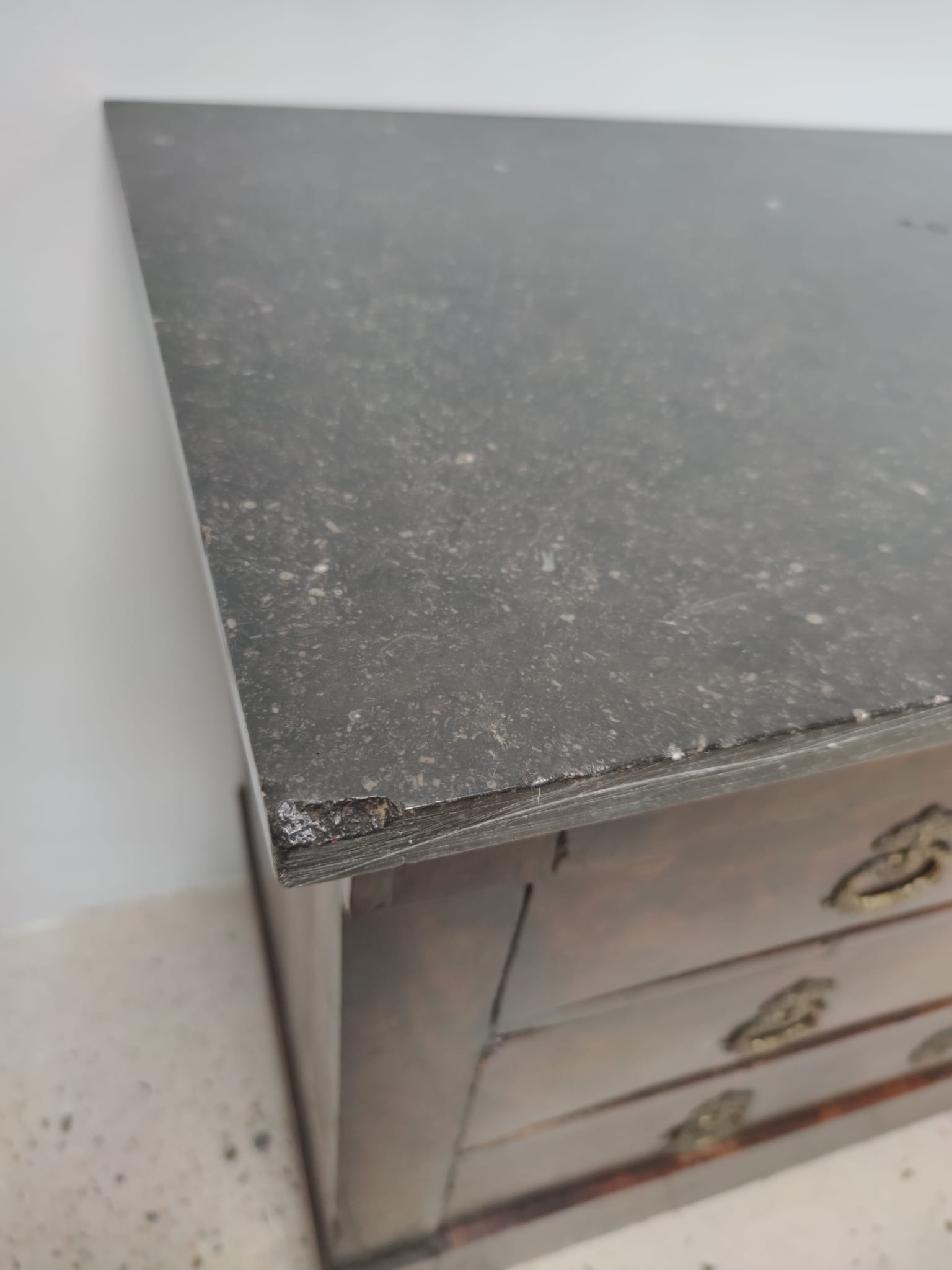 Chest of drawers in wood and gray marble with 4 drawers nineteenth century