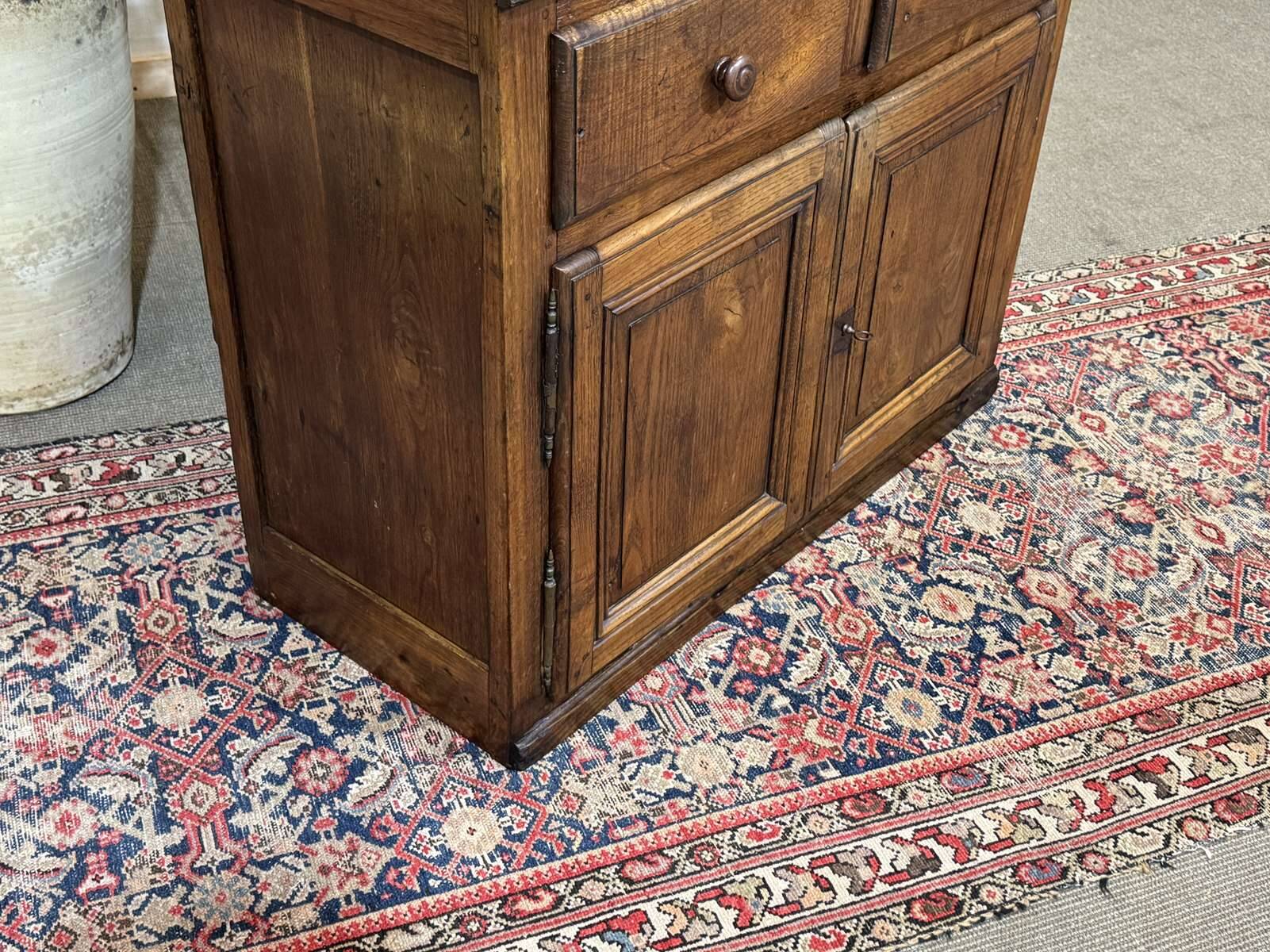 4-door buffet in chestnut from the late 19th century, originating from an old shop.