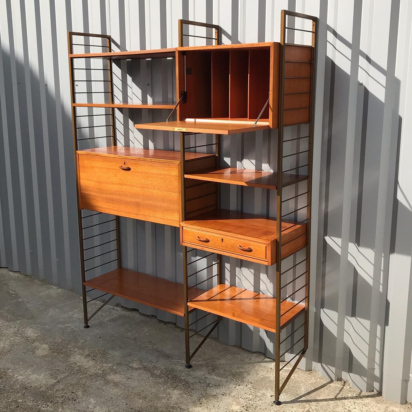 "Ladderax" shelving system Robert Heal edited by Staples 1970