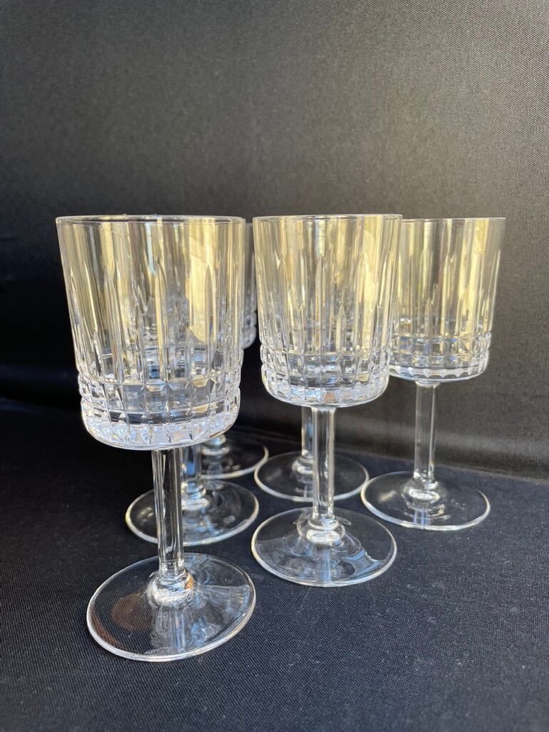 Verres à vin blanc art déco en cristal soufflé et taillé