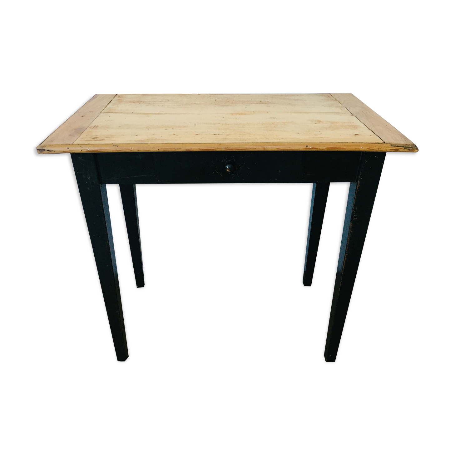 Farm table with tapered feet