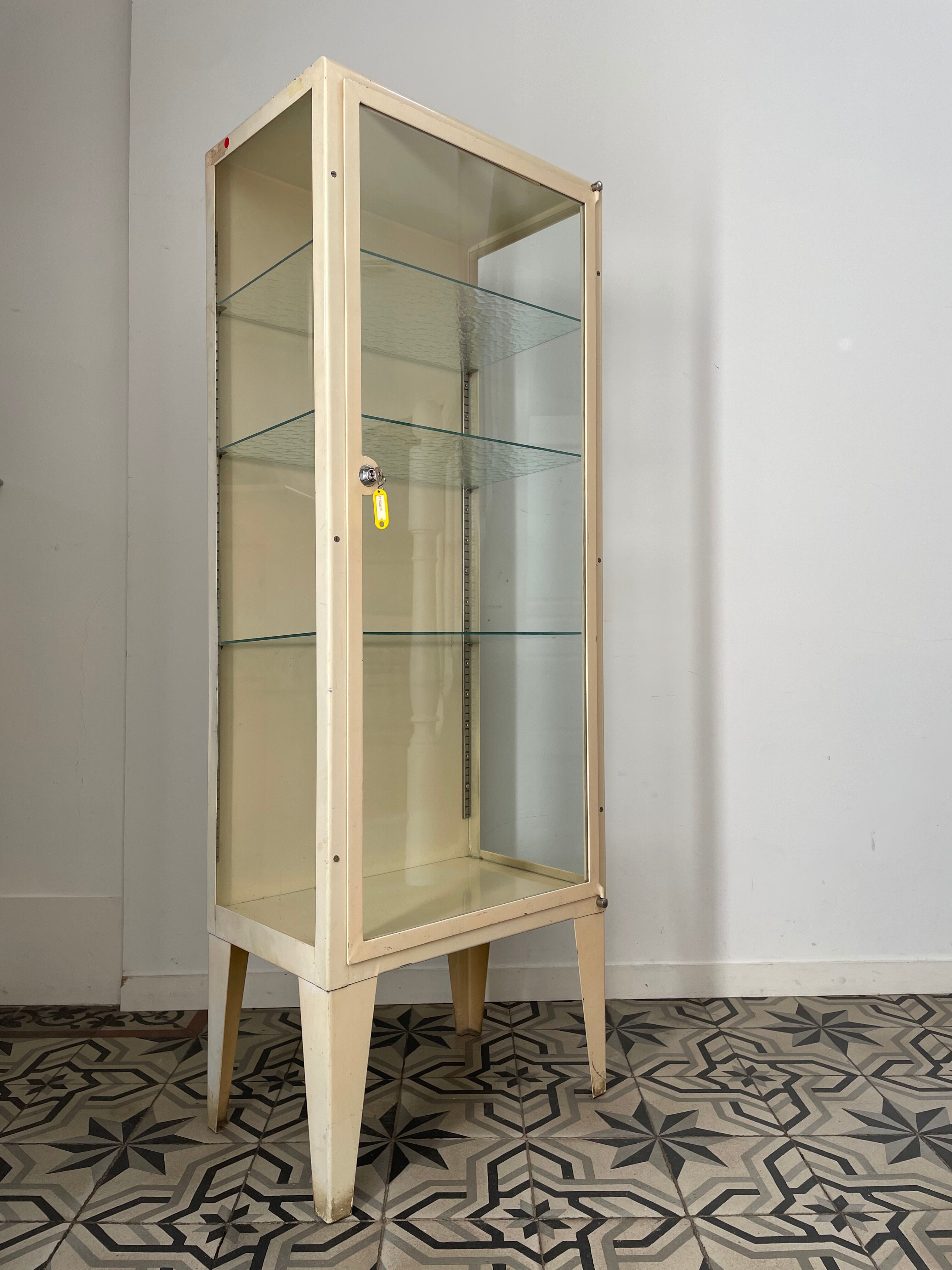 Former medical office showcase, circa 1950