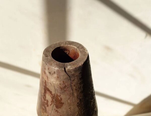 Vase africain en bois fait main.