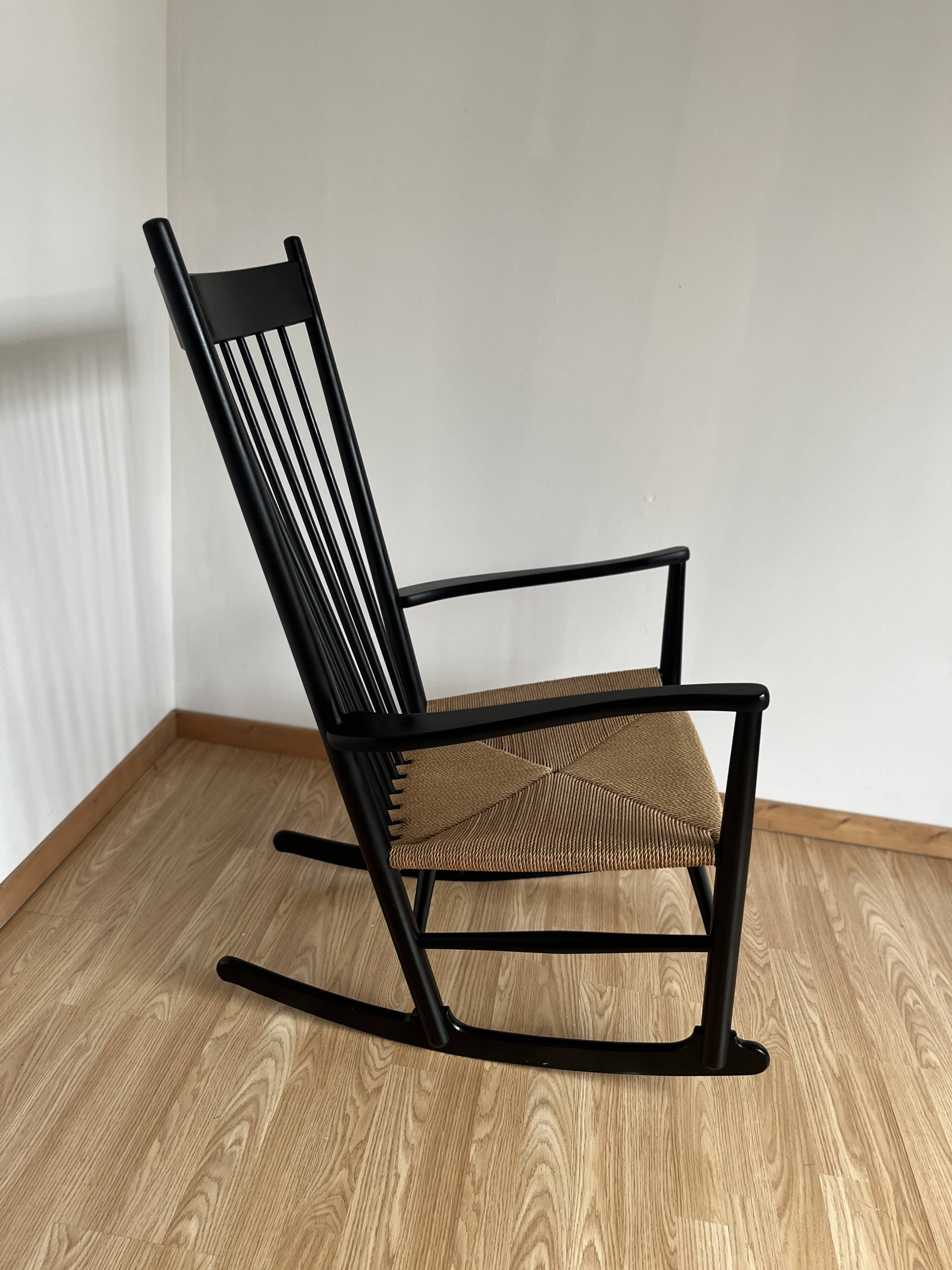 Rocking chair J16 Mobler Hans Wegner