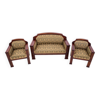 Antique Biedermeier living room set from around 1870. After renovation.