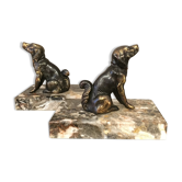 Paire de serres-livres en regule representant des chiens socle en marbre