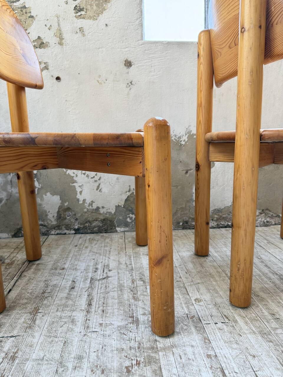 Set of 4 Daumiller pine chairs