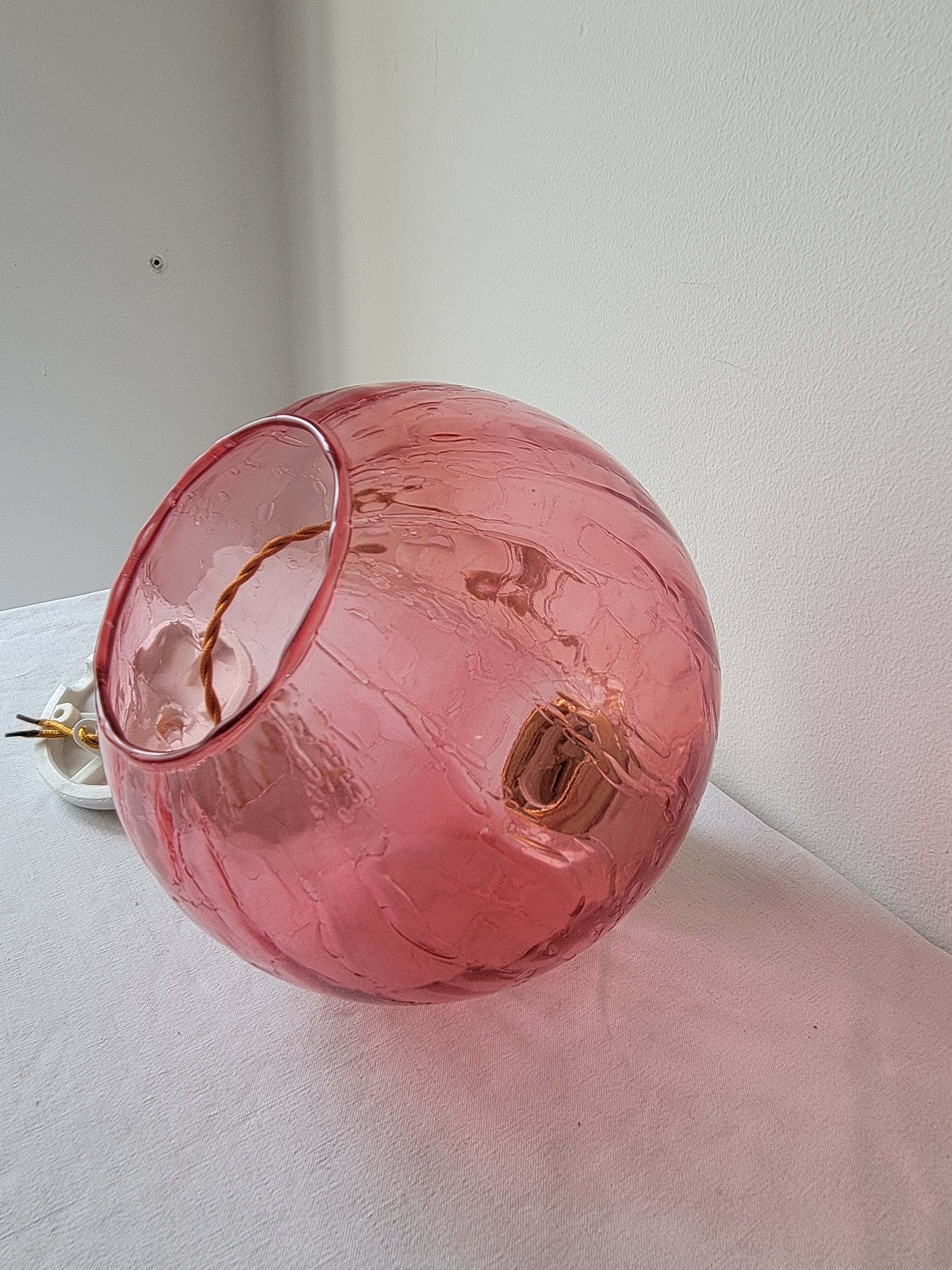 Ribbed glass suspension