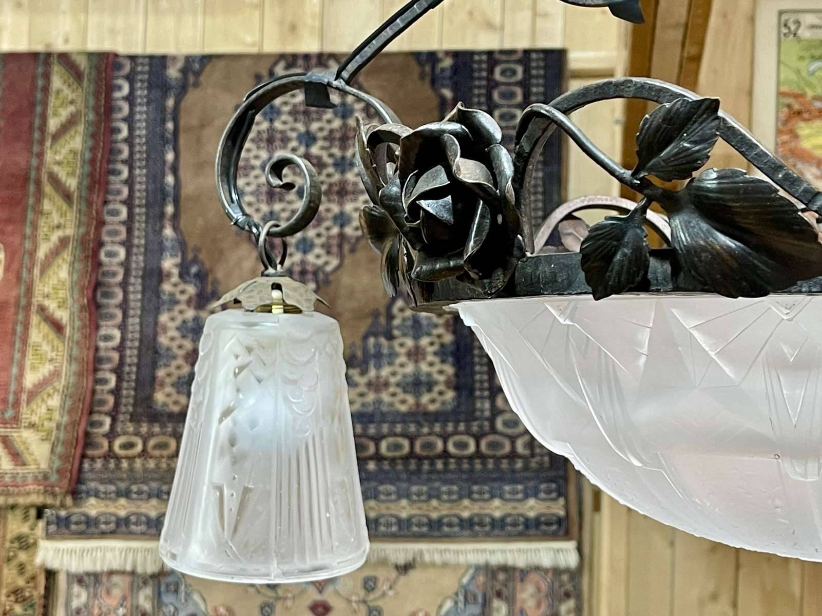 Art Deco chandelier in glass and wrought iron signed Muller Frères Luneville, 3 lights