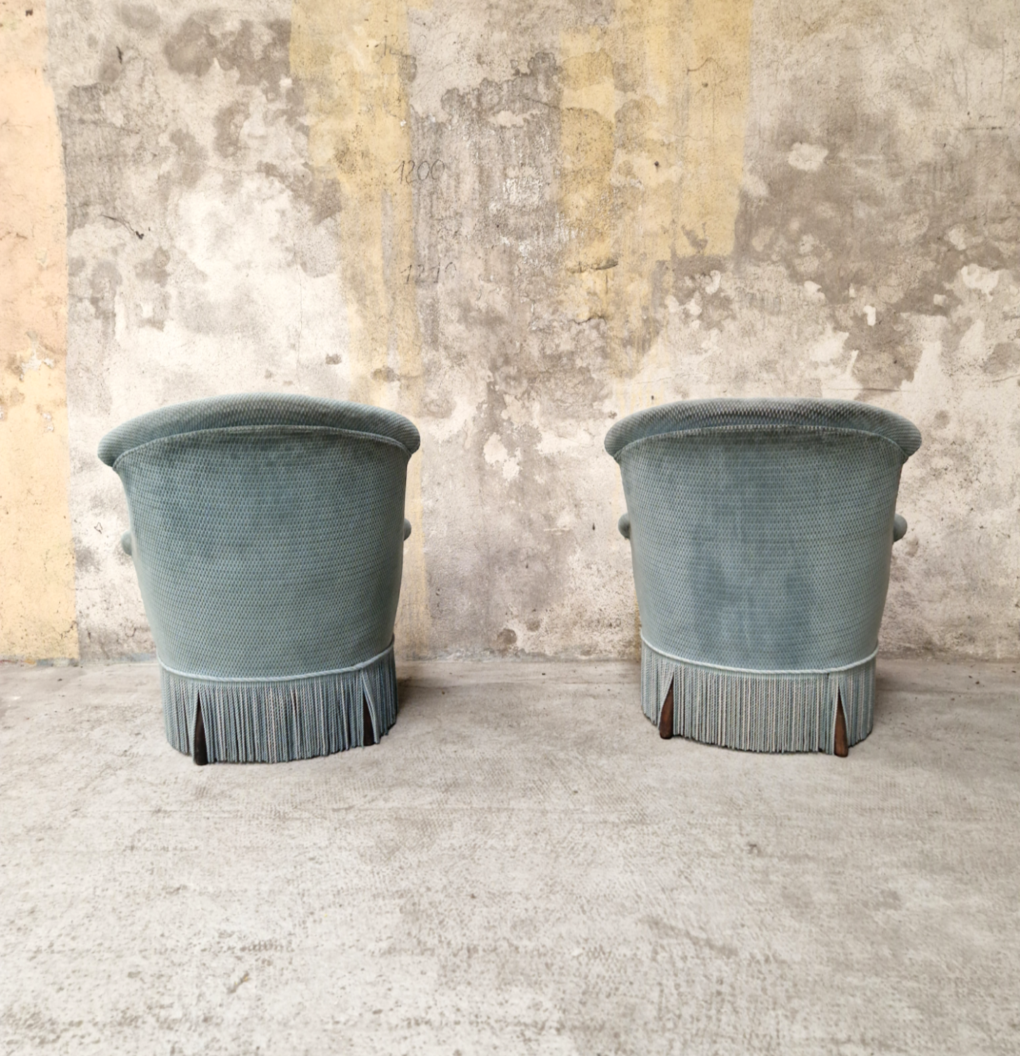 Pair of blue velvet toad armchairs