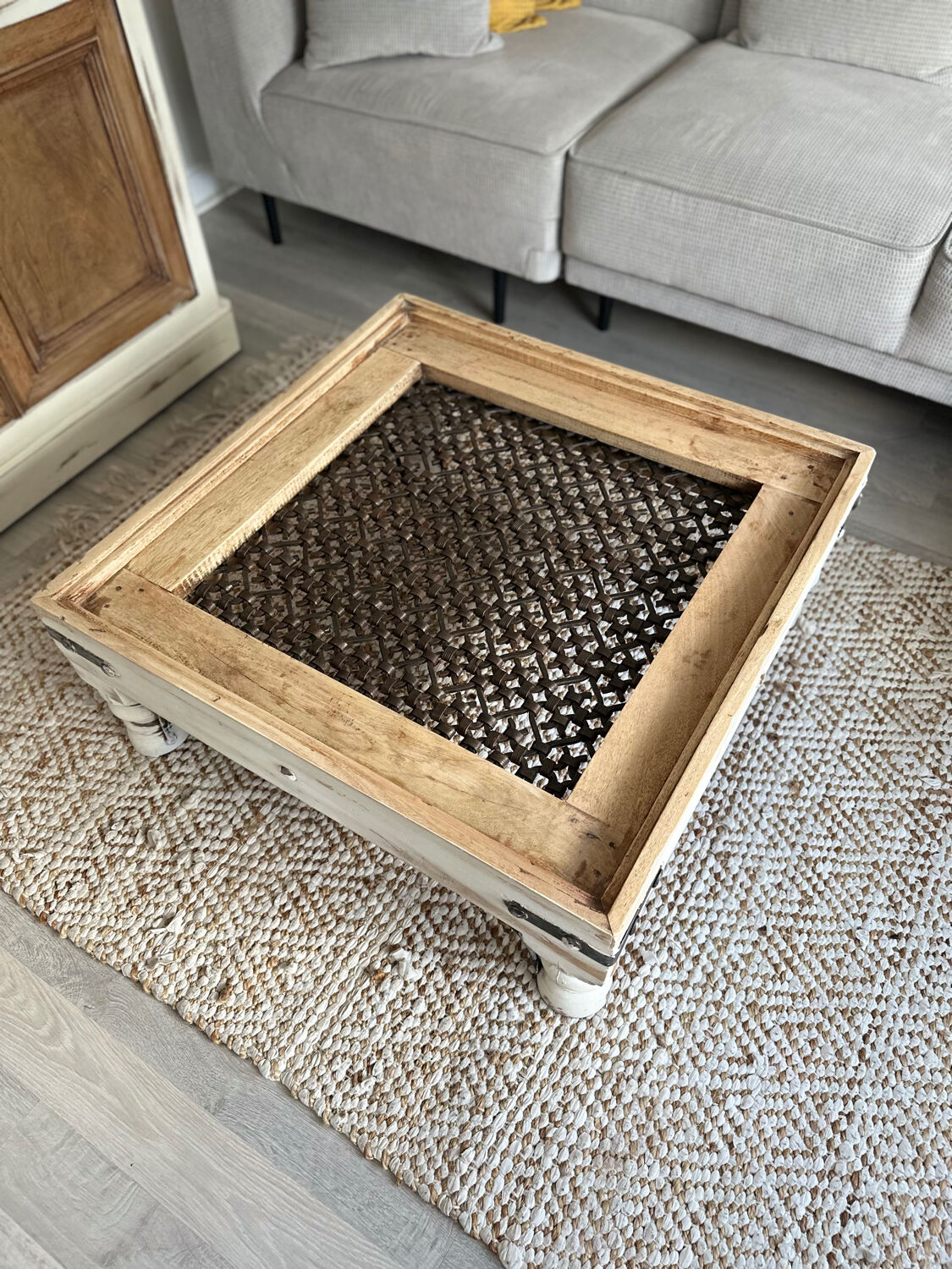 Wood and woven steel coffee table – Dual decorative use
