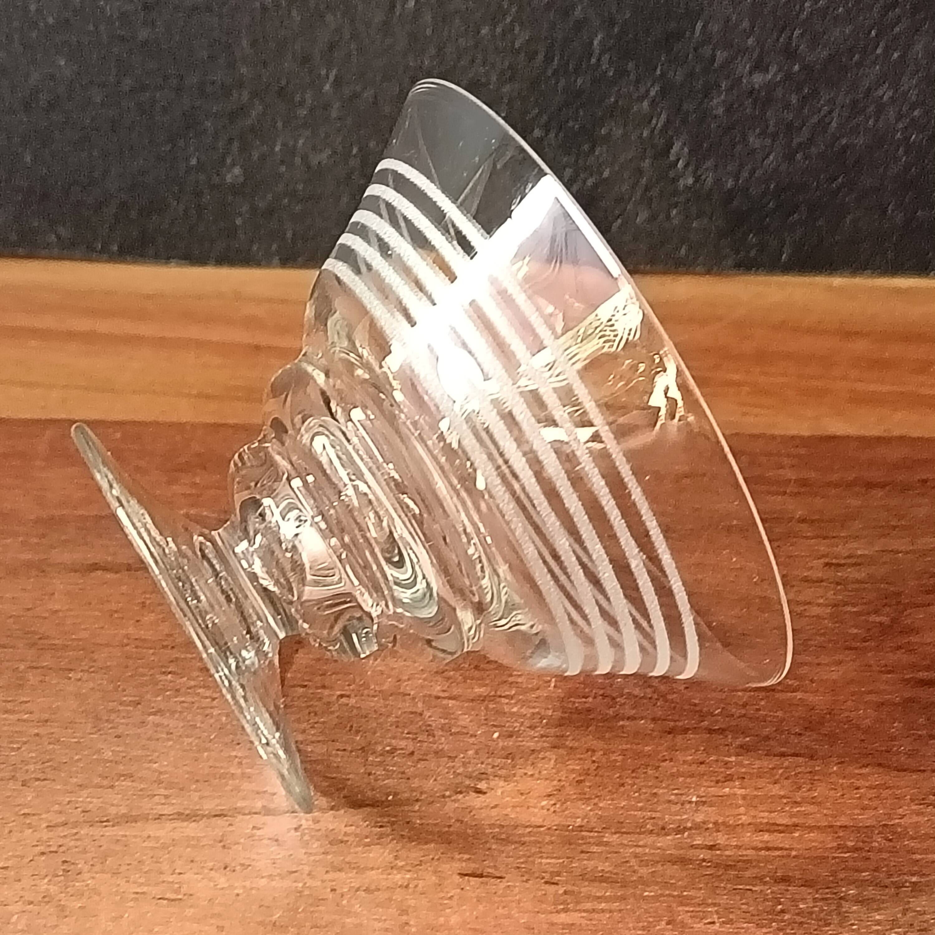 8 conical glasses with a vintage 1950s line pattern.